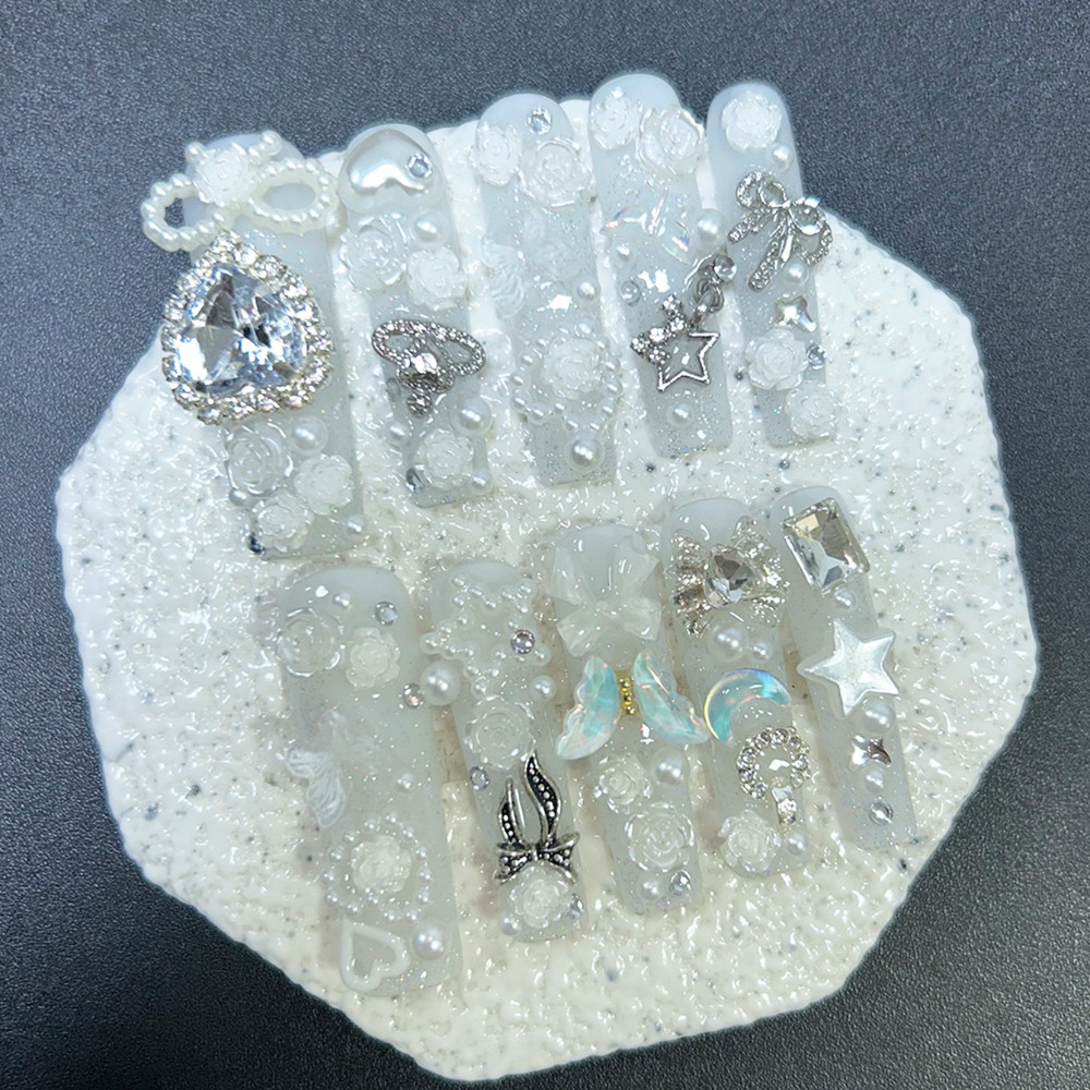 Nail Art Y2K - 10個入り キュートなジライ系ホワイトハンドメイドつけ爪 3Dボウスターローズラブダイヤモンドグリッターフェイクネイル スパイシーガール Y2K ロングネイルアート