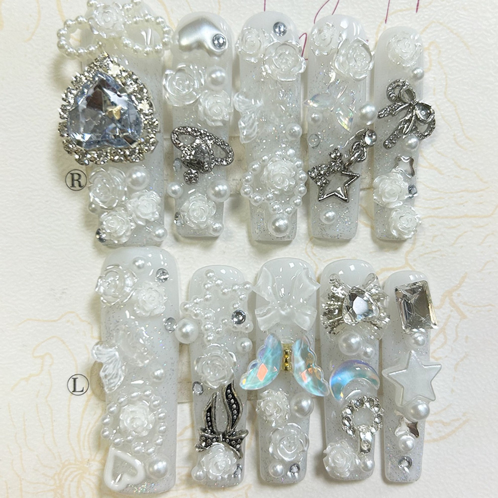 10個入り キュートなジライ系ホワイトハンドメイドつけ爪 3 - Nail Art Y2K のレビューと価格