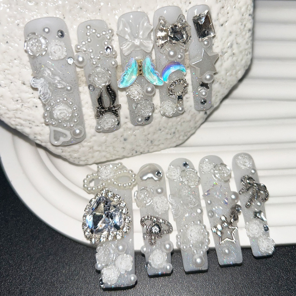 10個入り キュートなジライ系ホワイトハンドメイドつけ爪 3 - Nail Art Y2K のレビューと価格