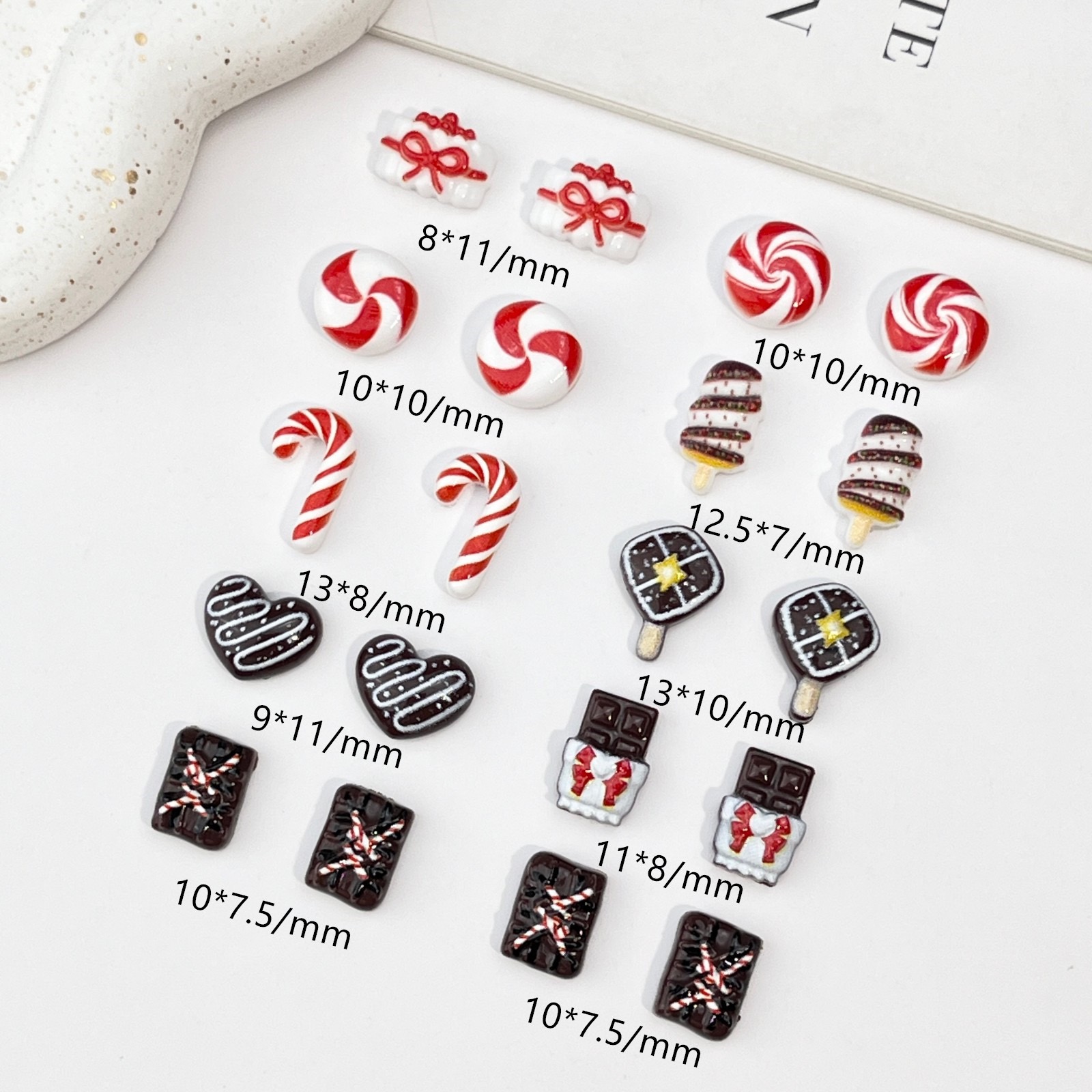 50個入り レジン製 ミニクリスマスチョコレートデコレーショ - Nail Art Motif のレビューと価格